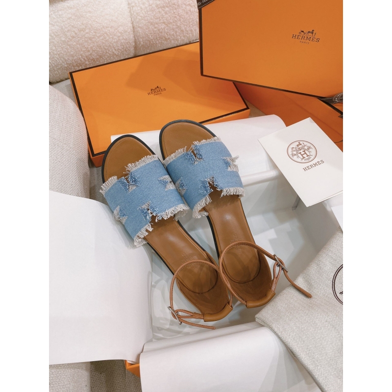 H**mes slippers